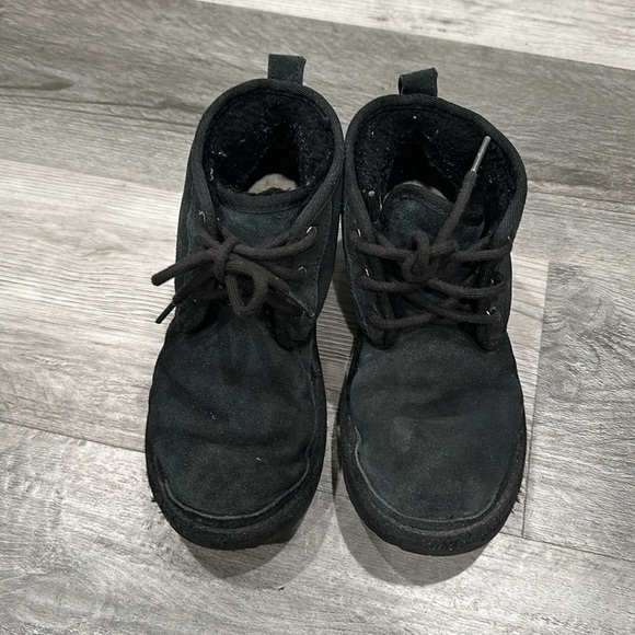 UGG neumel ii boots kids size US 3, used - Picture 3 of 4